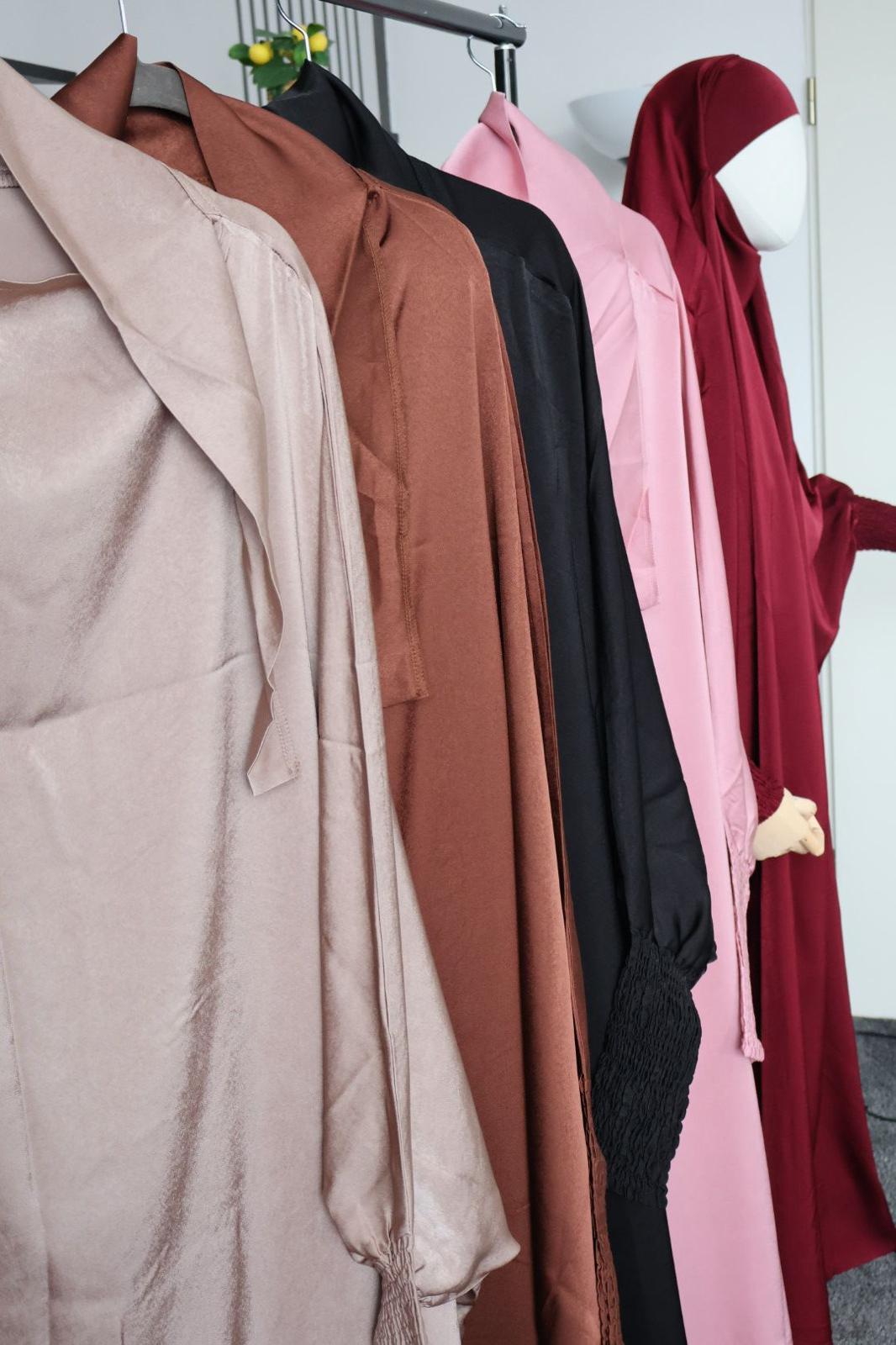 Satin Jilbab – Elegant, Bedeckend & Zeitlos
